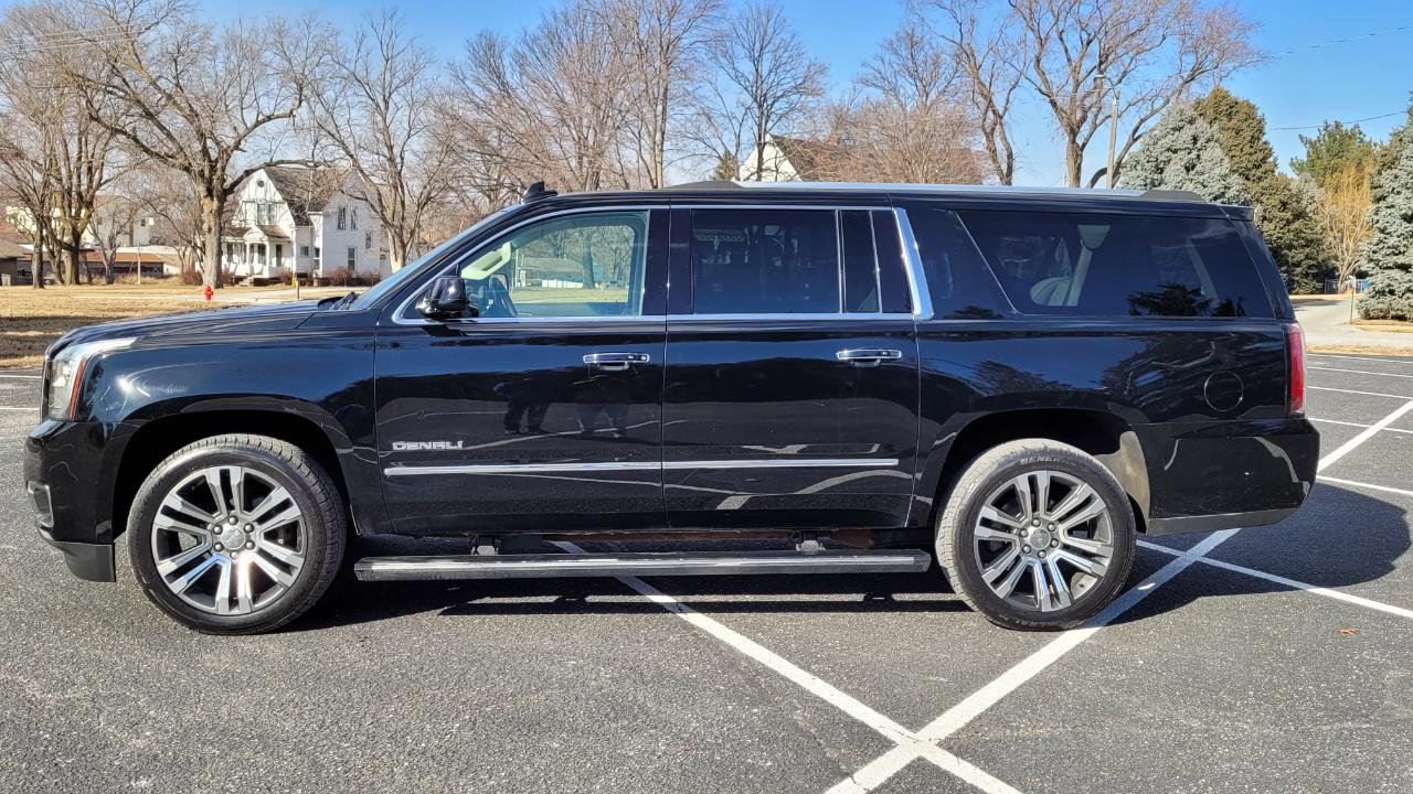 Used 2019 GMC Yukon XL Denali image 3