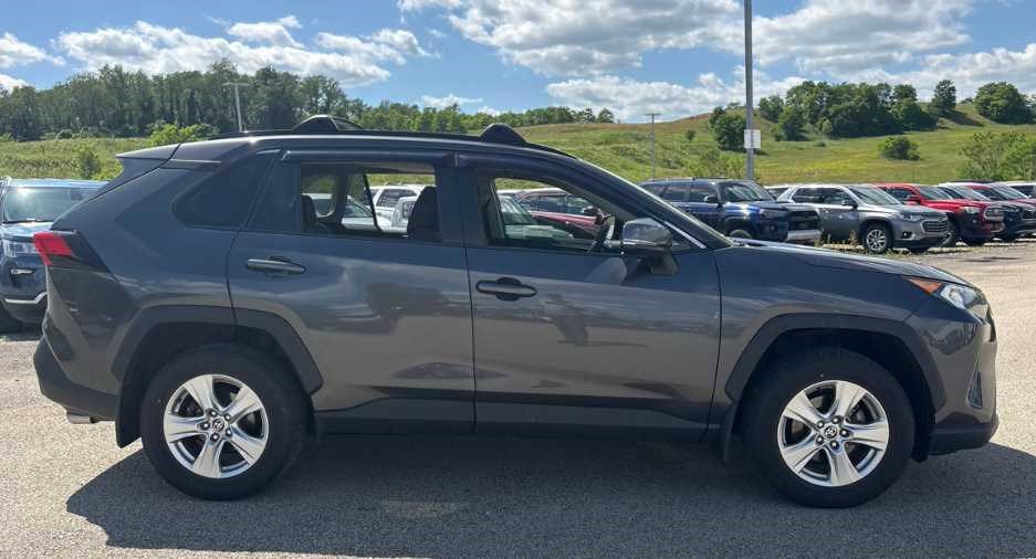 Used 2020 Toyota RAV4 XLE w/ Convenience Package AWD/4WD image 4