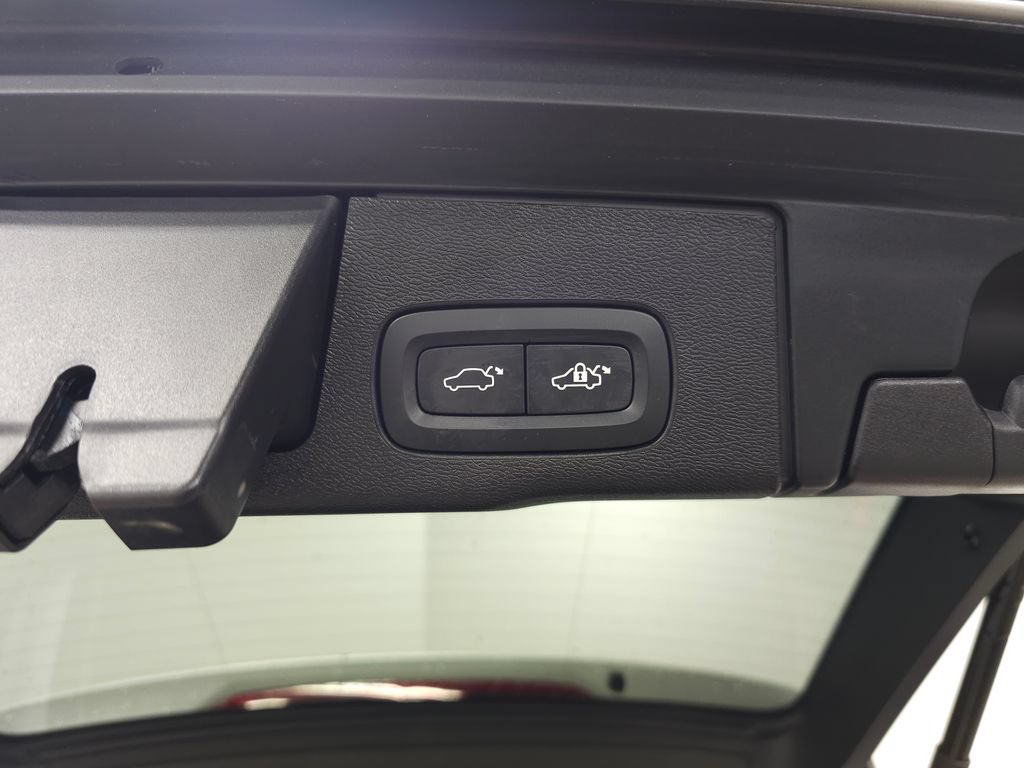 Used 2025 Volvo XC60 T8 Plus w/ Climate Package AWD/4WD image 9