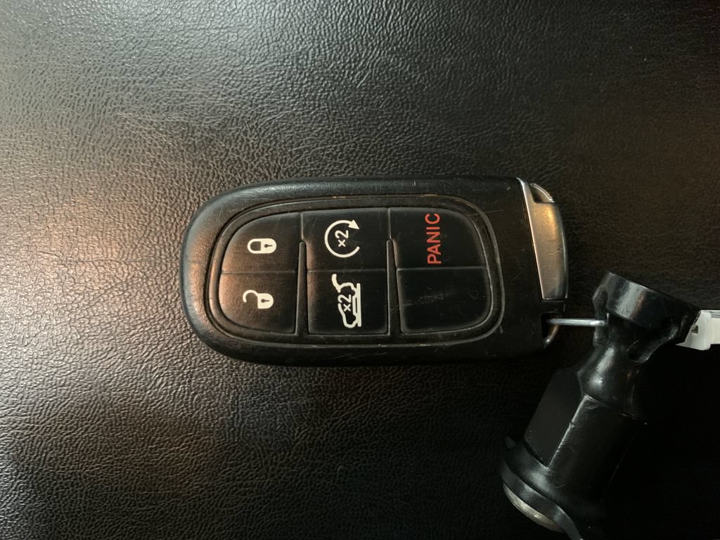 Used 2019 Jeep Cherokee Limited AWD/4WD image 32