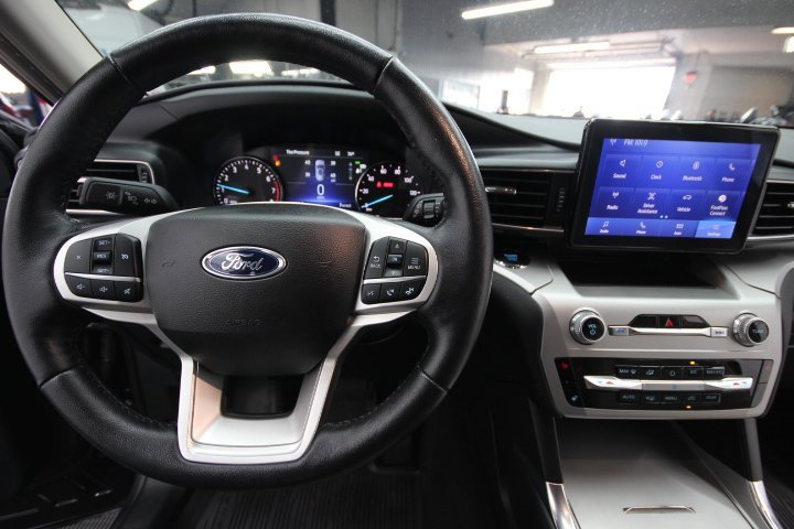 Used 2022 Ford Explorer XLT w/ Equipment Group 202A image 17