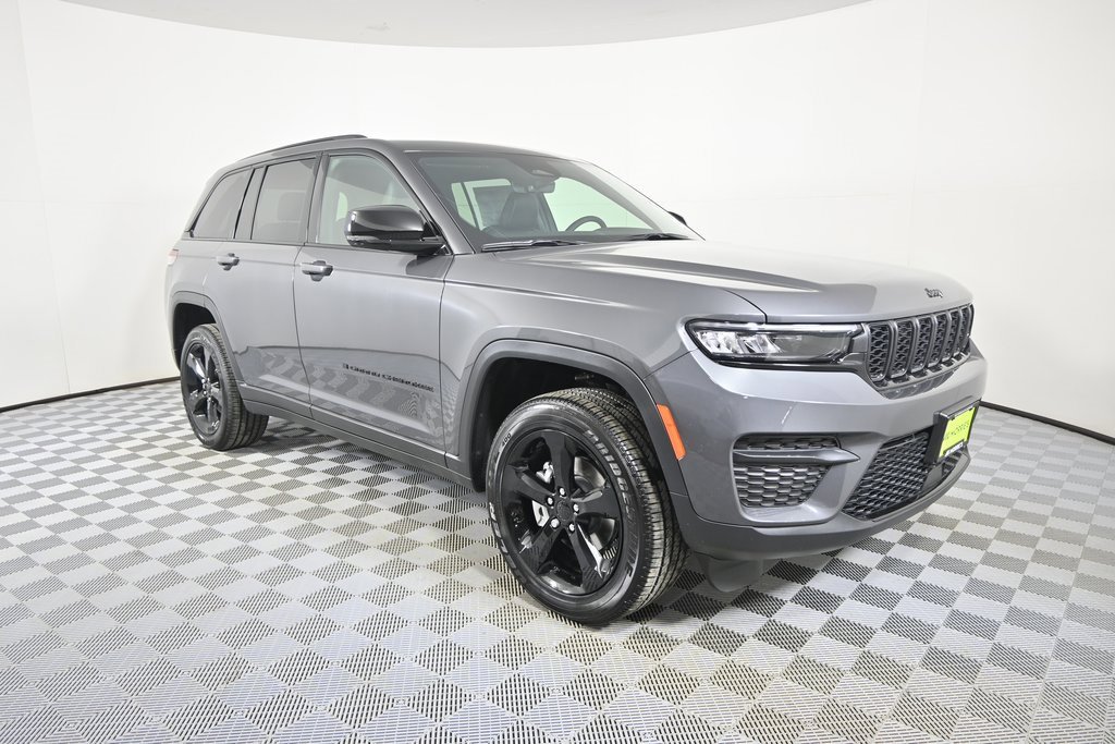 New 2025 Jeep Grand Cherokee Altitude image 9
