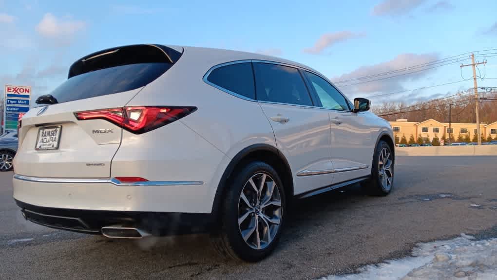 Used 2023 Acura MDX SH-AWD w/ Technology Package image 5