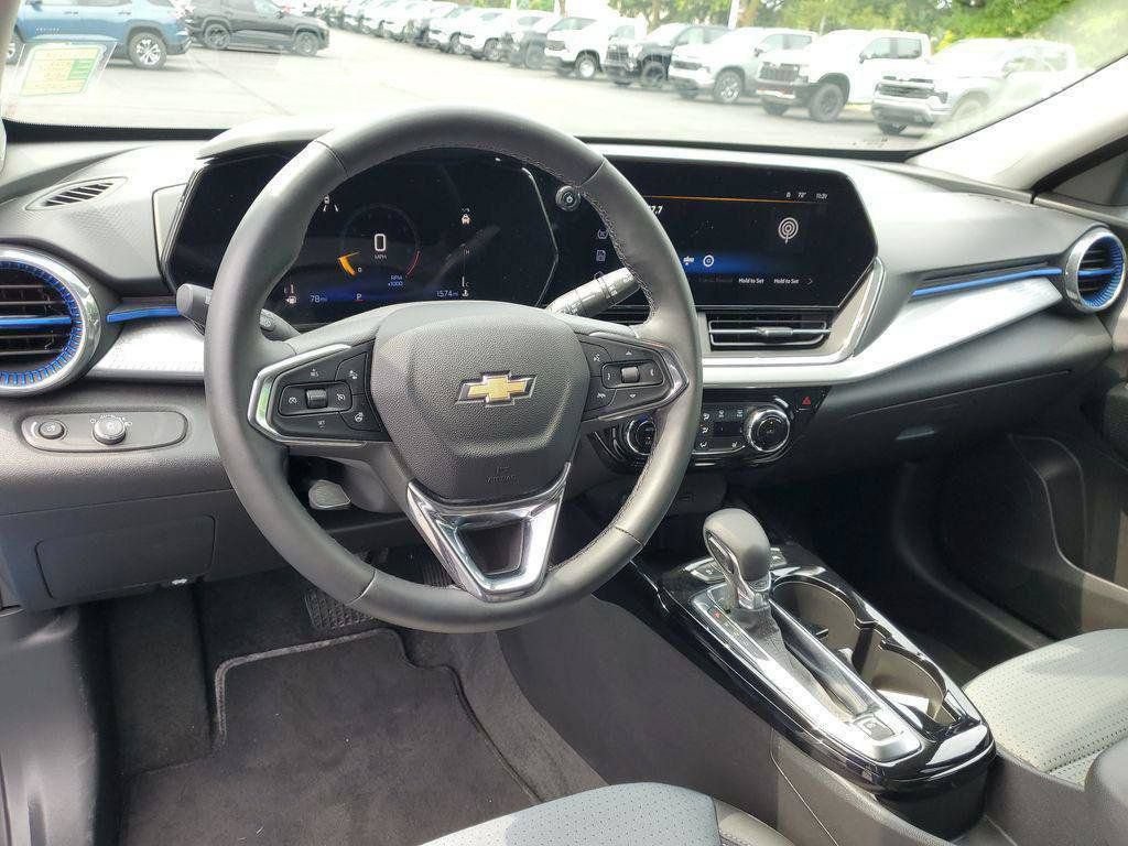 Used 2026 Chevrolet Trax LT w/ LT Convenience Package FWD image 6