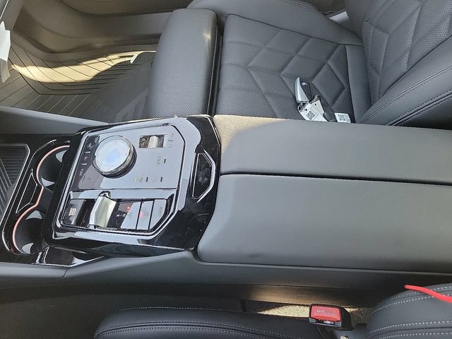 Used 2026 BMW 550e xDrive w/ Premium Package AWD/4WD image 30