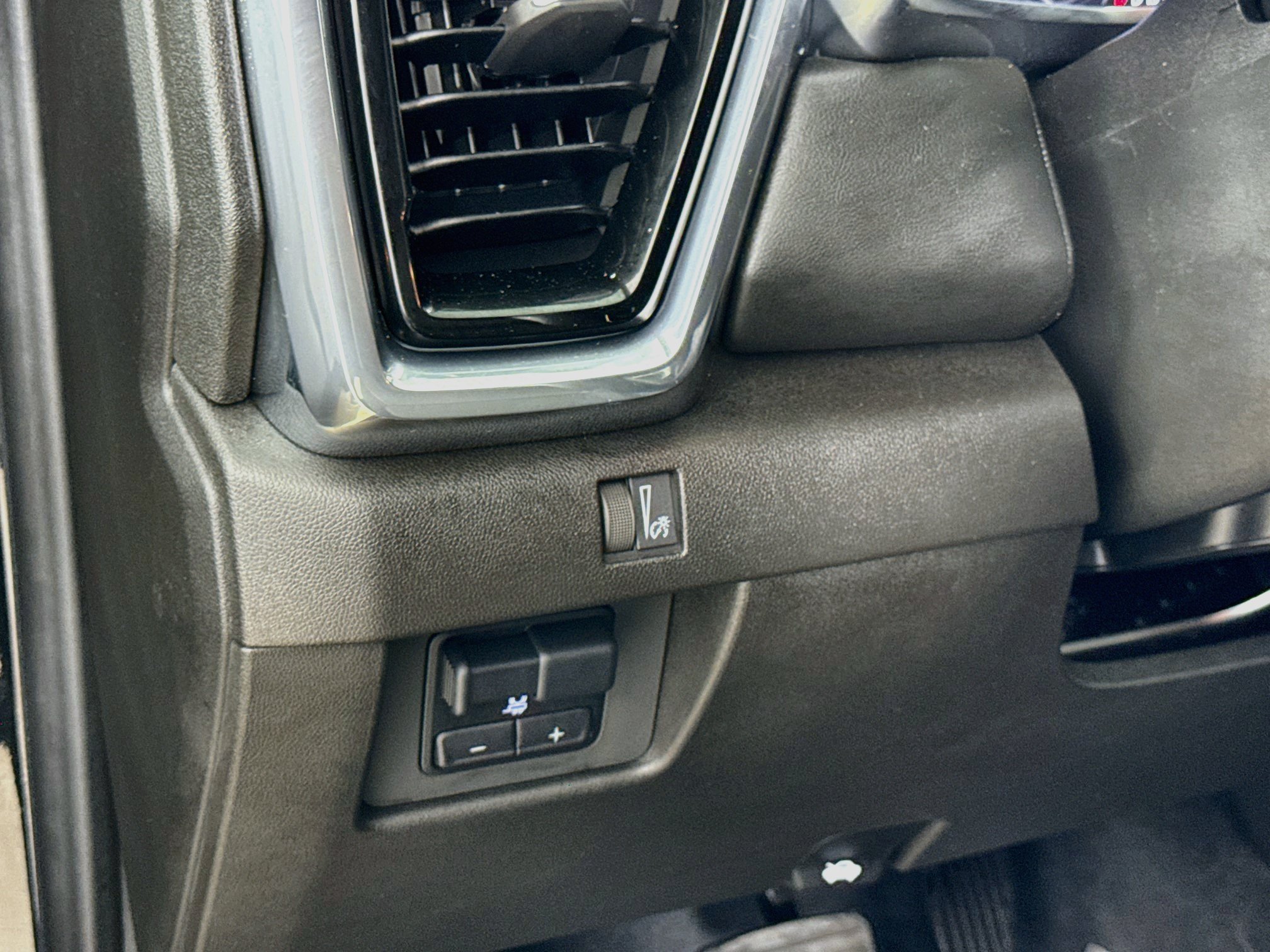 Used 2023 GMC Canyon Elevation w/ Elevation Premium Package RWD image 12