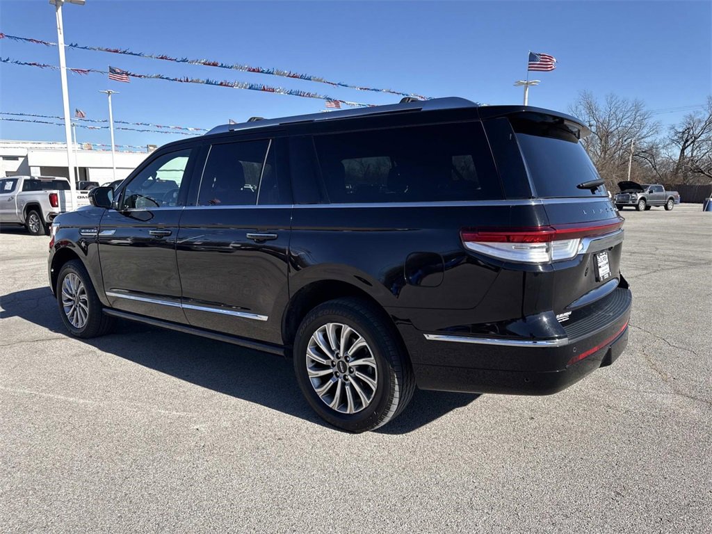 Used 2024 Lincoln Navigator L 4WD image 3