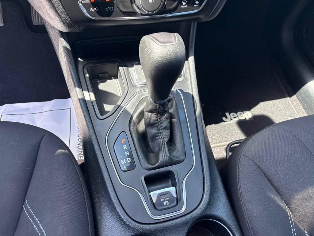 Used 2019 Jeep Cherokee Latitude w/ Popular Appearance Group FWD image 14