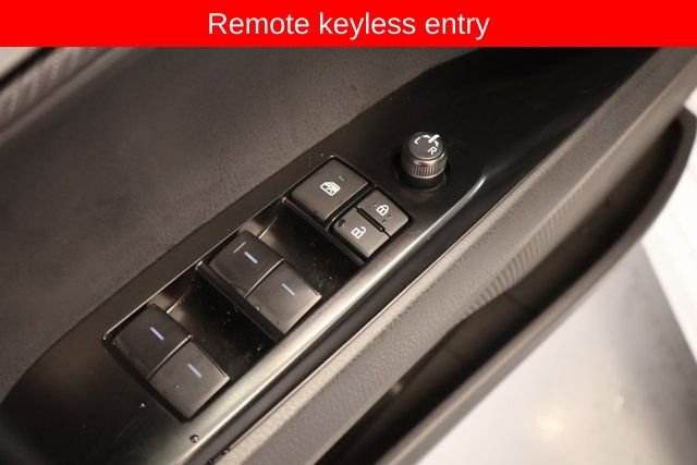 Used 2025 Toyota Camry SE image 13
