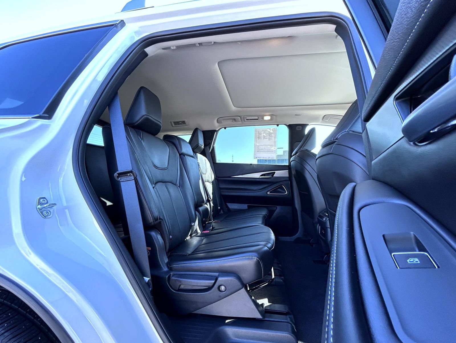 Used 2025 INFINITI QX60 Luxe w/ Vision Package AWD/4WD image 18