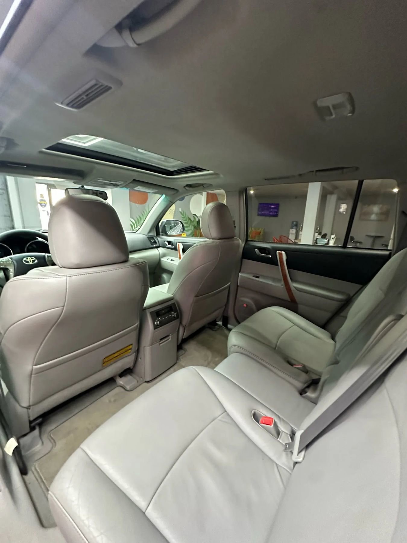 Used 2010 Toyota Highlander Limited image 28