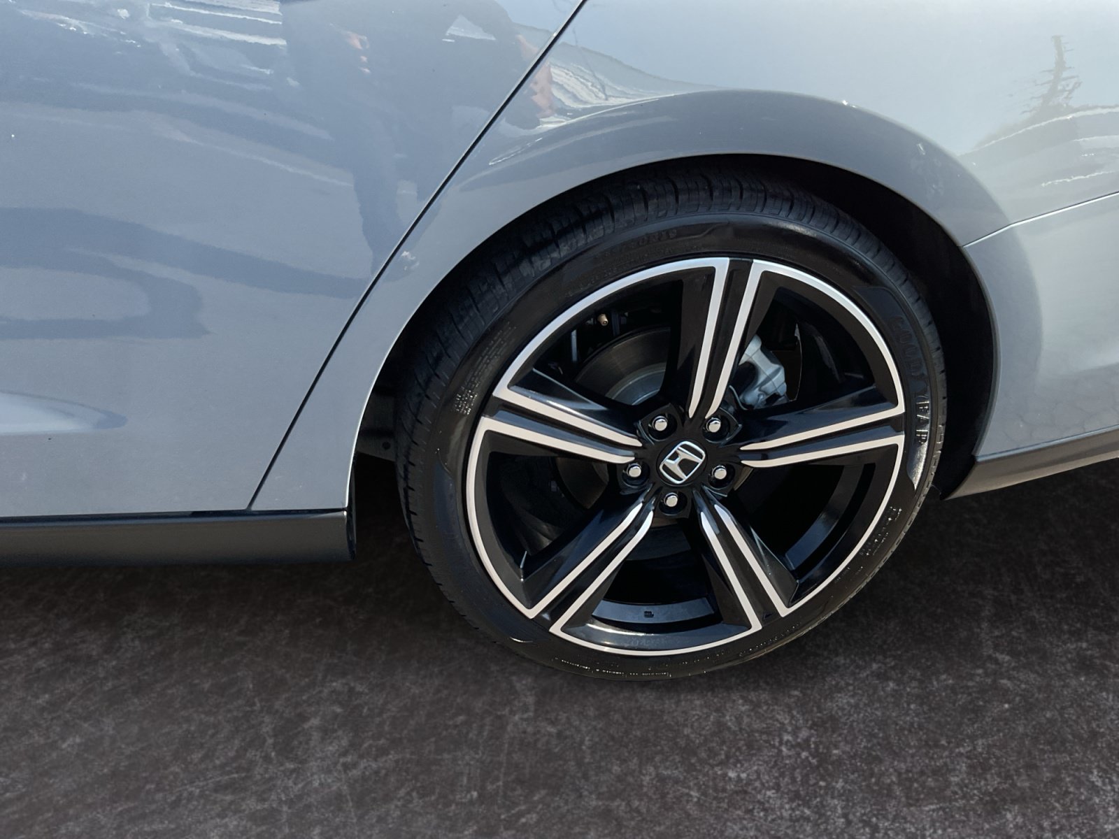 Used 2024 Honda Accord Sport image 9