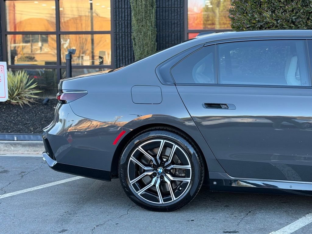 Used 2023 BMW 760i xDrive w/ Executive Package AWD/4WD image 22