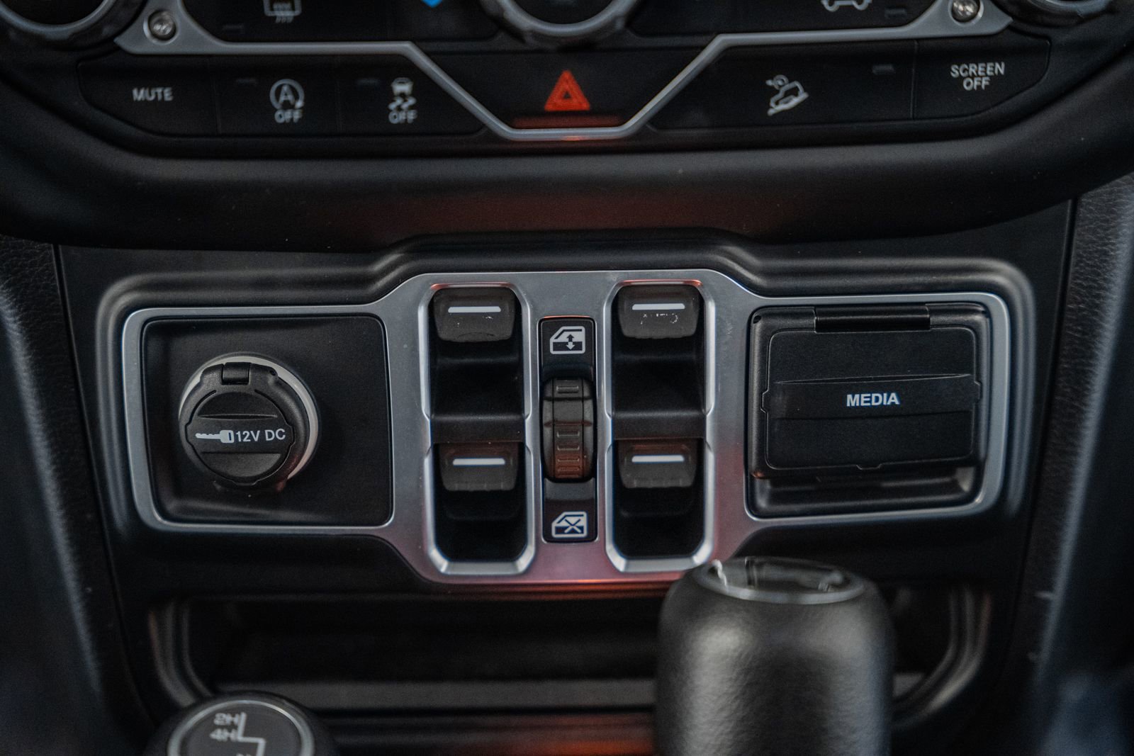 Used 2018 Jeep Wrangler Unlimited Sahara image 28