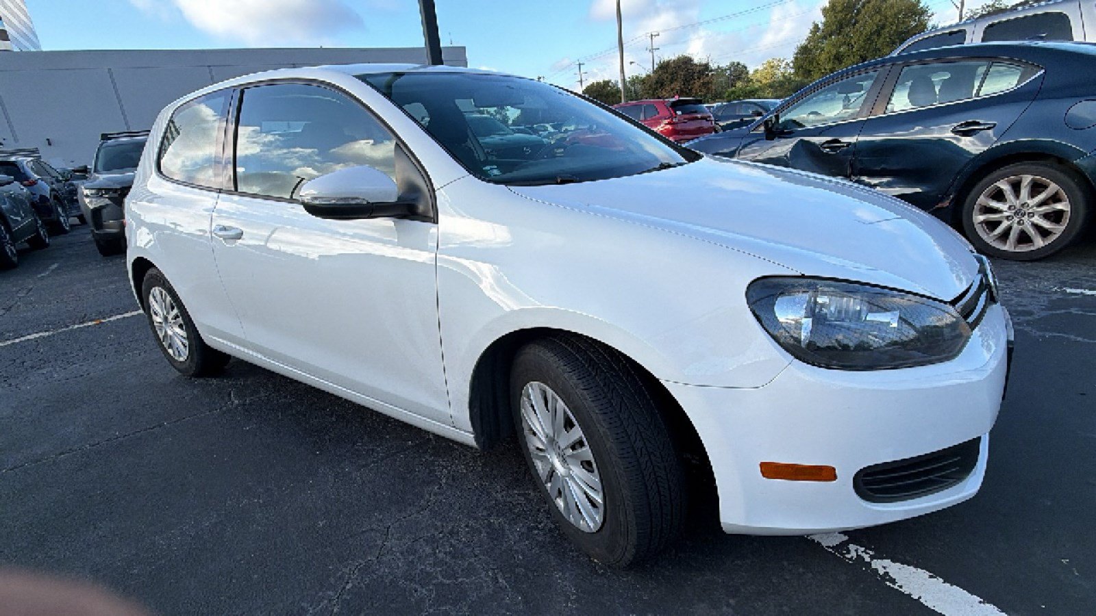 Used 2011 Volkswagen Golf 2-Door FWD image 2