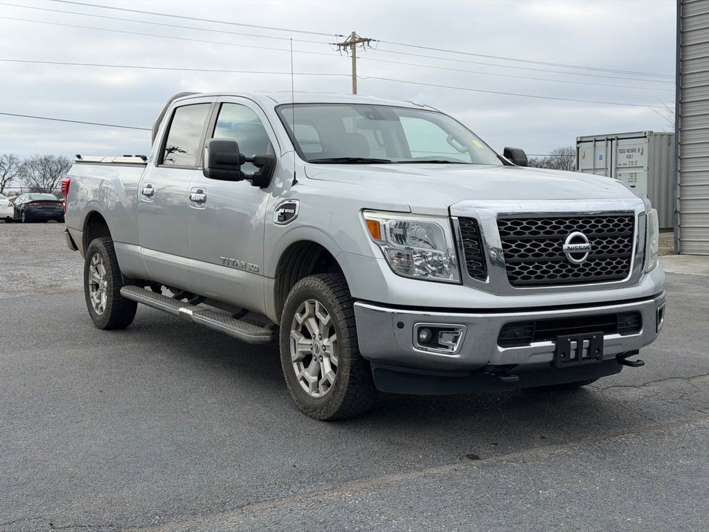 Used 2016 Nissan Titan SV image 2