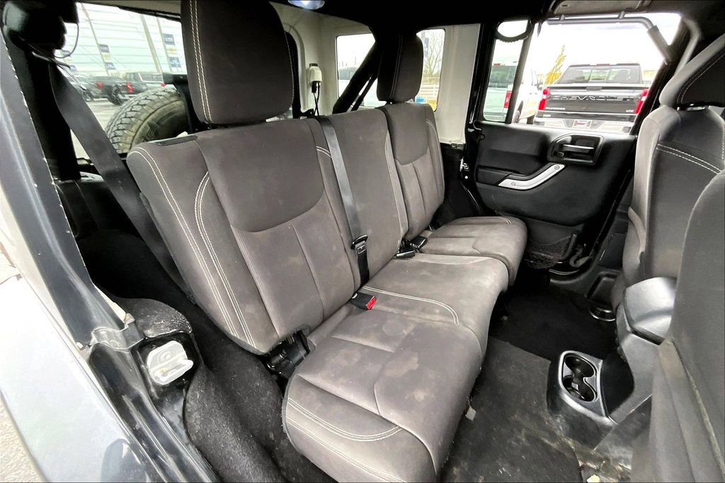 Used 2016 Jeep Wrangler Unlimited Sahara w/ Connectivity Group image 23