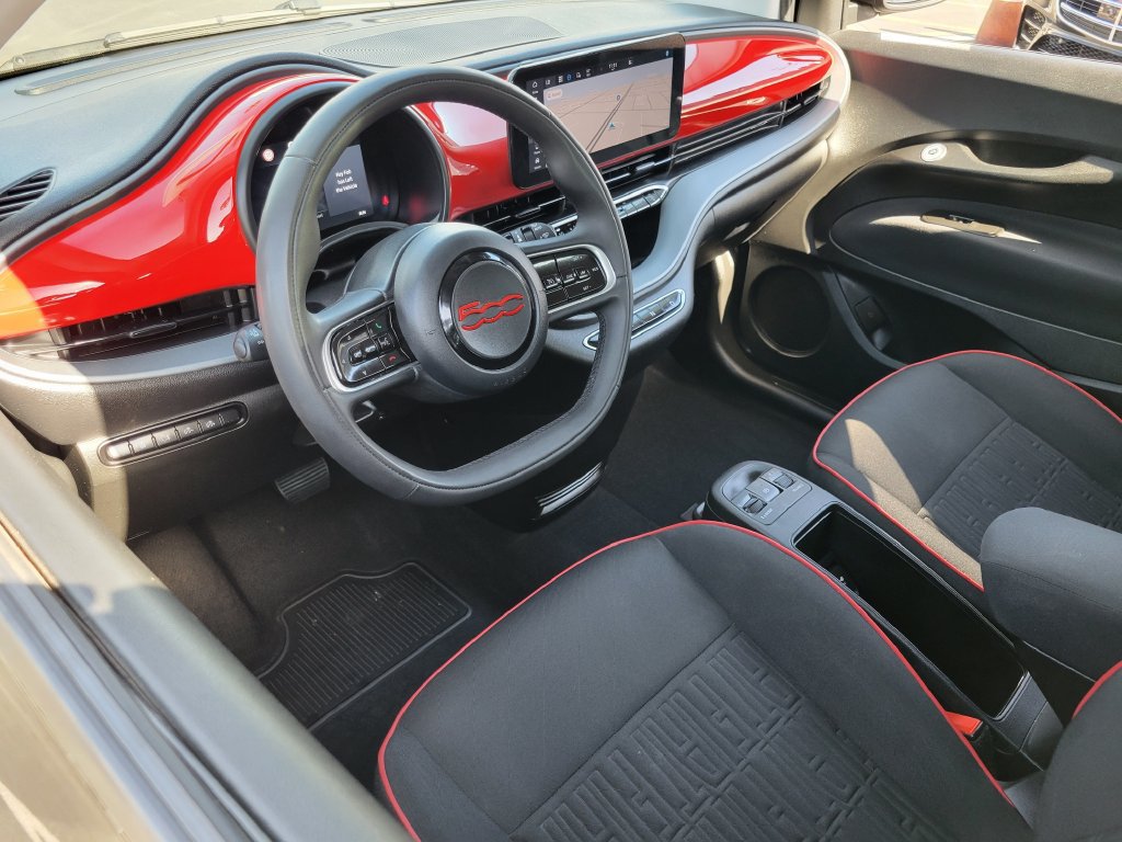 Used 2024 FIAT 500 e (RED) FWD image 3