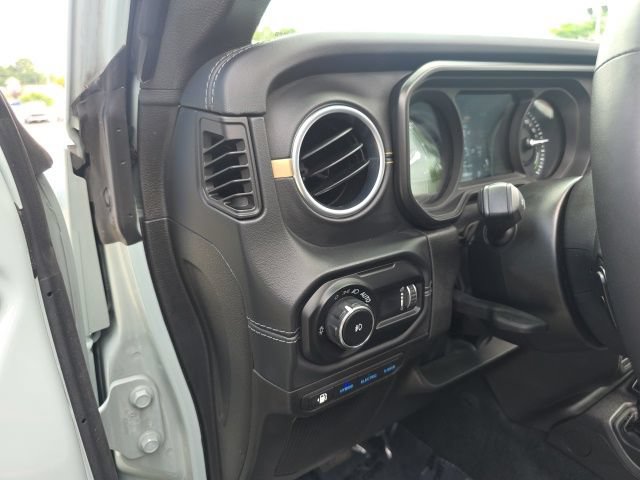 Used 2024 Jeep Wrangler Unlimited Sahara w/ Safety Group AWD/4WD image 16