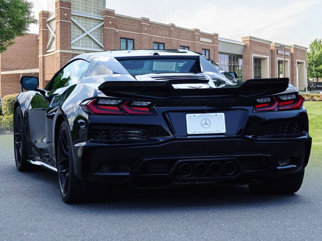 Used 2025 Chevrolet Corvette Z06 RWD image 7