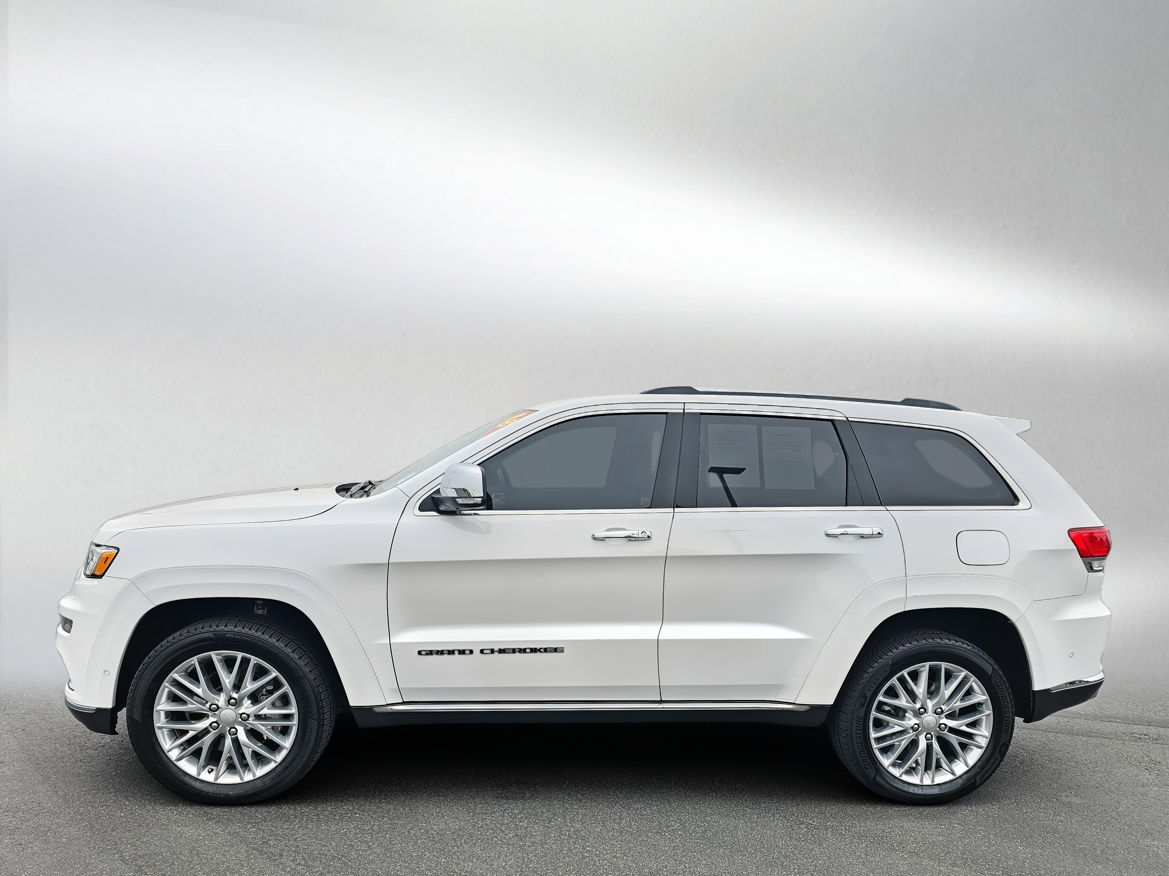 Used 2018 Jeep Grand Cherokee Summit w/ Skid Plate Group image 2