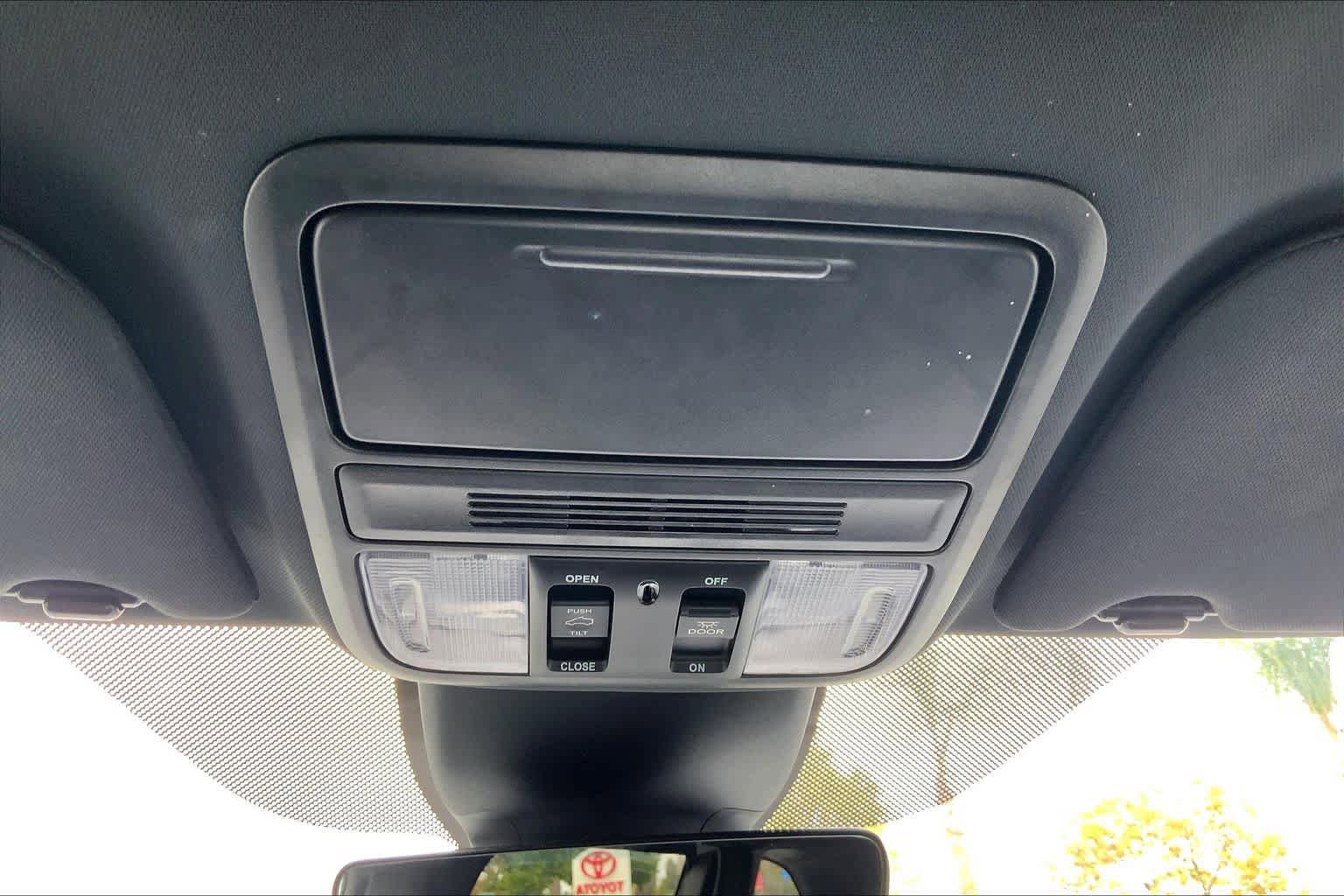 Used 2024 Honda Odyssey Sport image 31