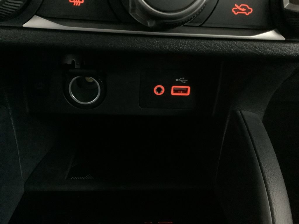 Used 2025 Nissan Versa SV w/ Trunk Package image 27