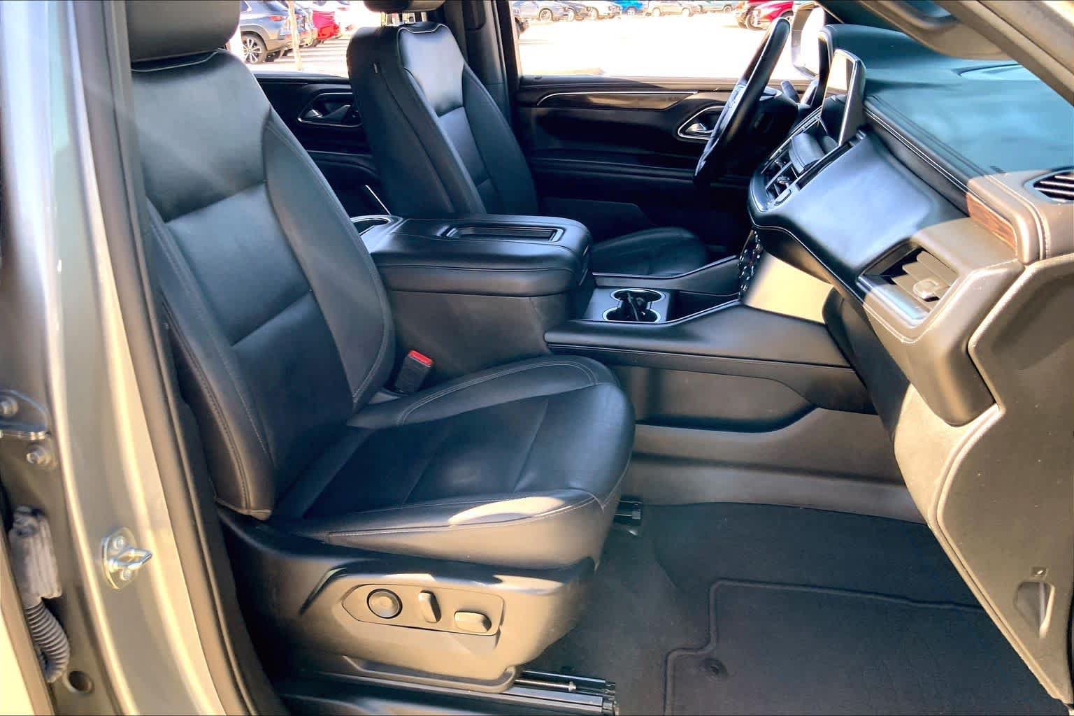 Used 2023 Chevrolet Tahoe LT w/ Luxury Package AWD/4WD image 9