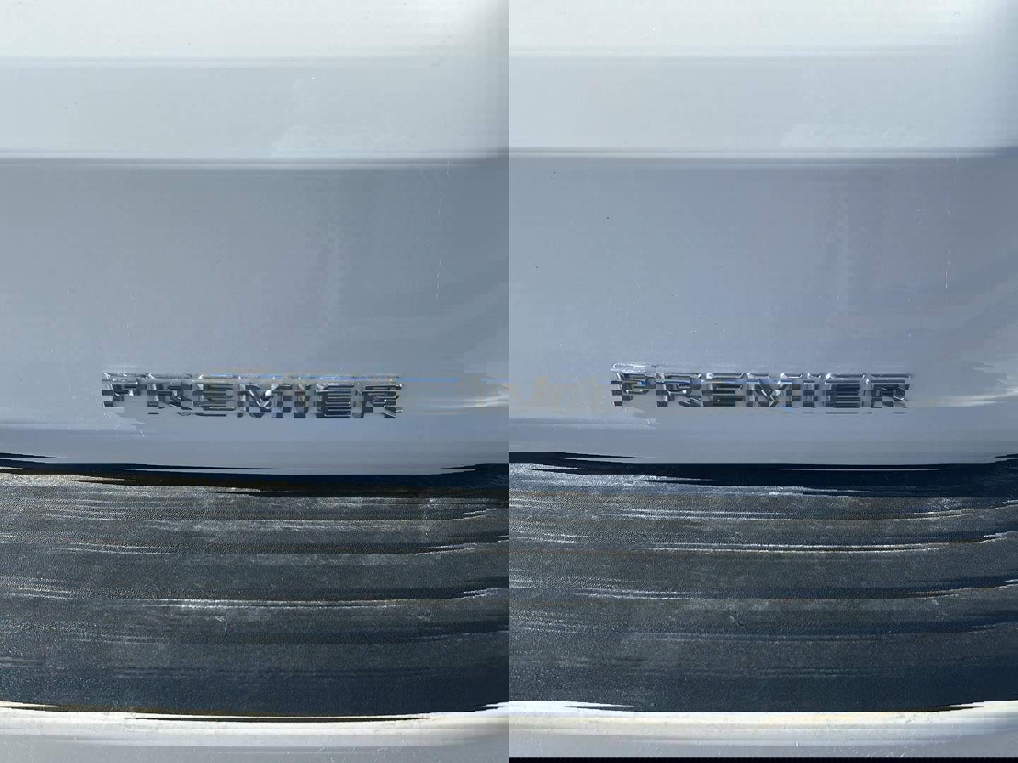 Used 2024 Chevrolet Suburban Premier image 6