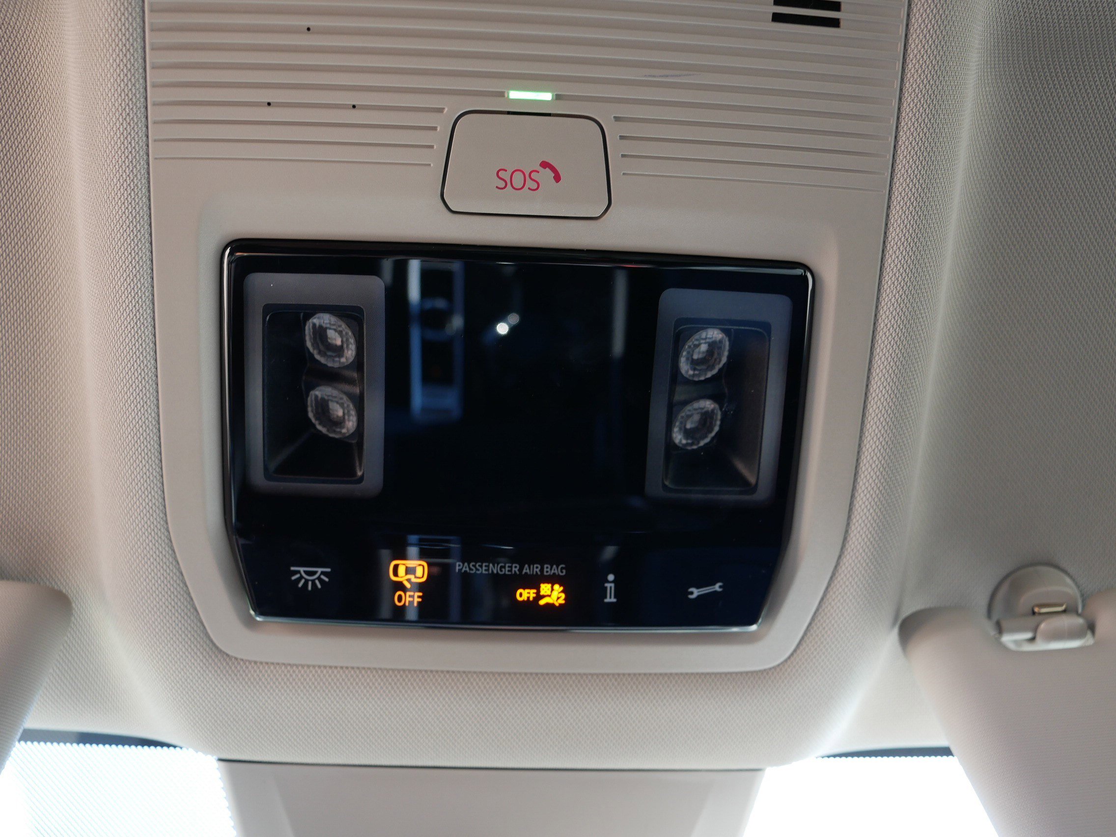 Used 2025 Volkswagen Atlas SE image 32