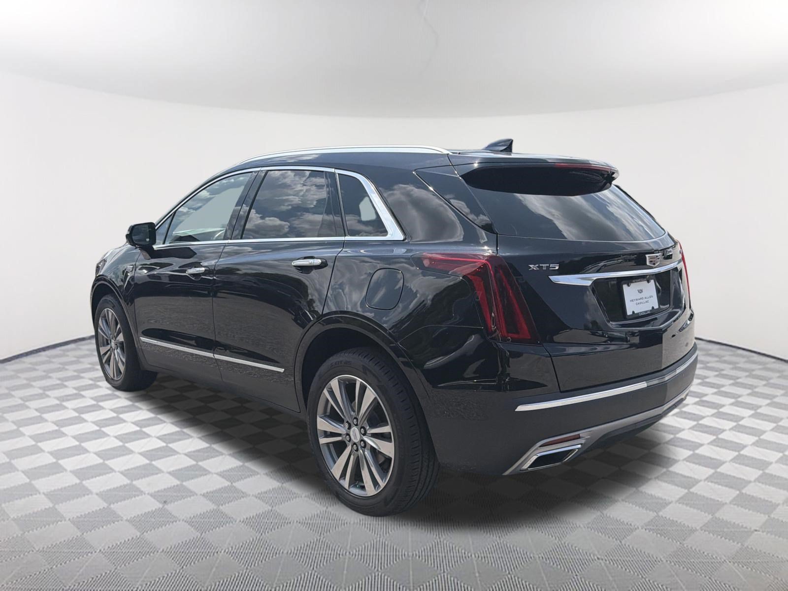 Certified 2022 Cadillac XT5 Premium Luxury w/ Platinum Package FWD image 3