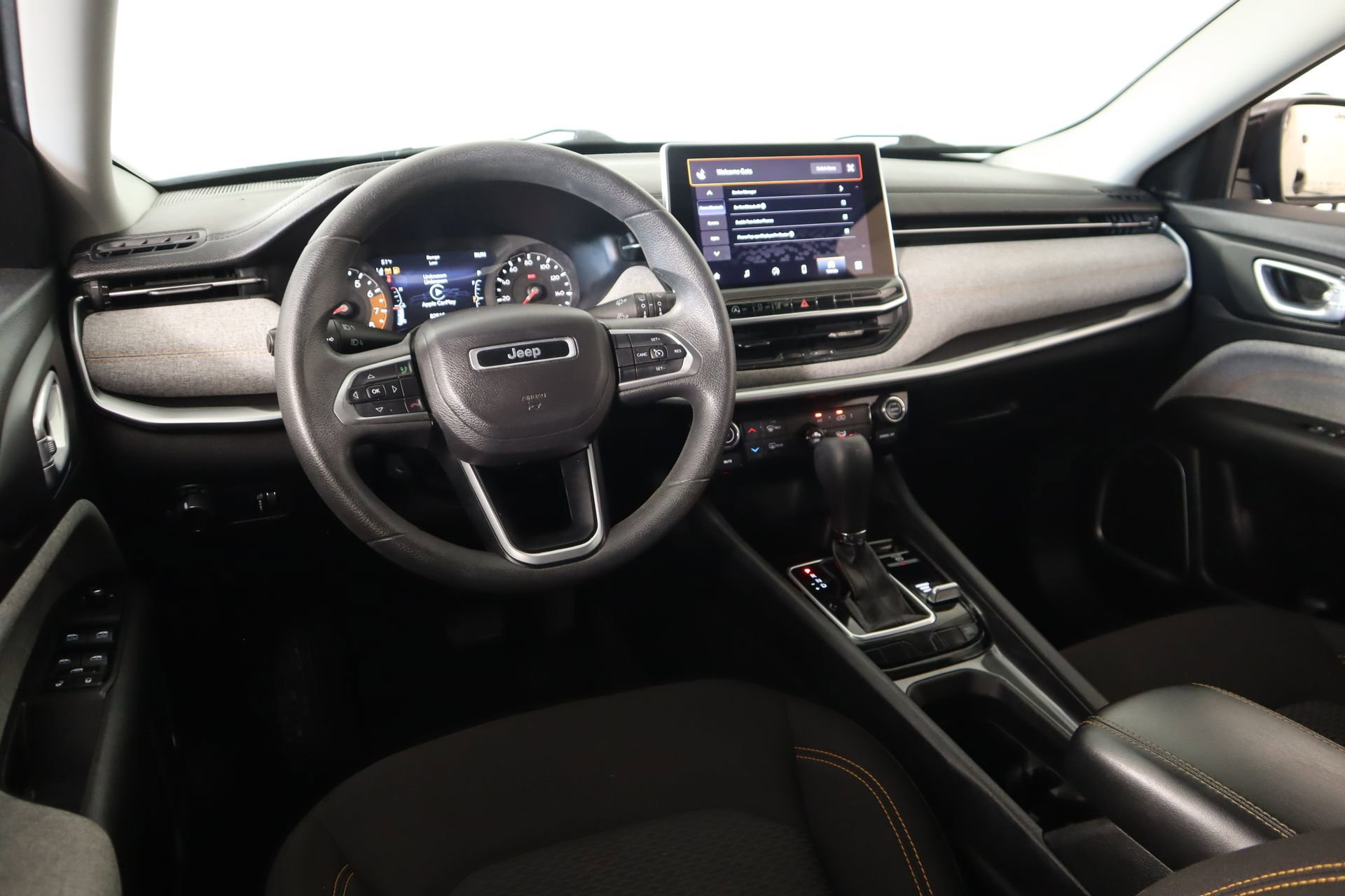 Used 2022 Jeep Compass Sport image 2