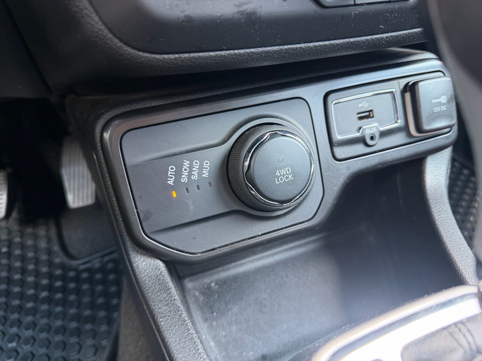 Used 2022 Jeep Renegade Latitude AWD/4WD image 39