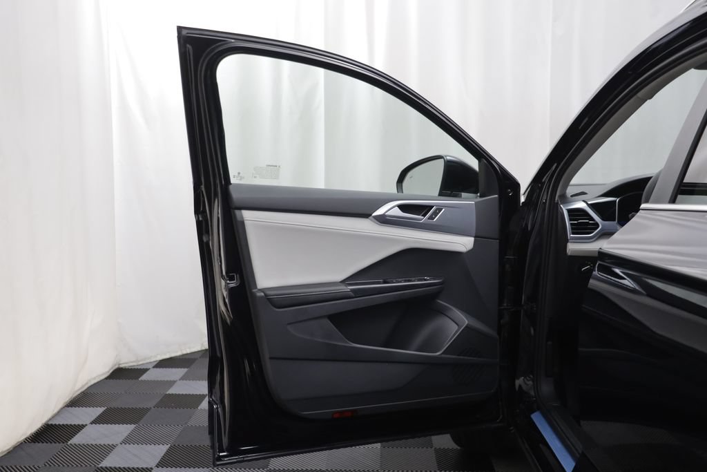 New 2026 Volkswagen Taos SE AWD/4WD image 5