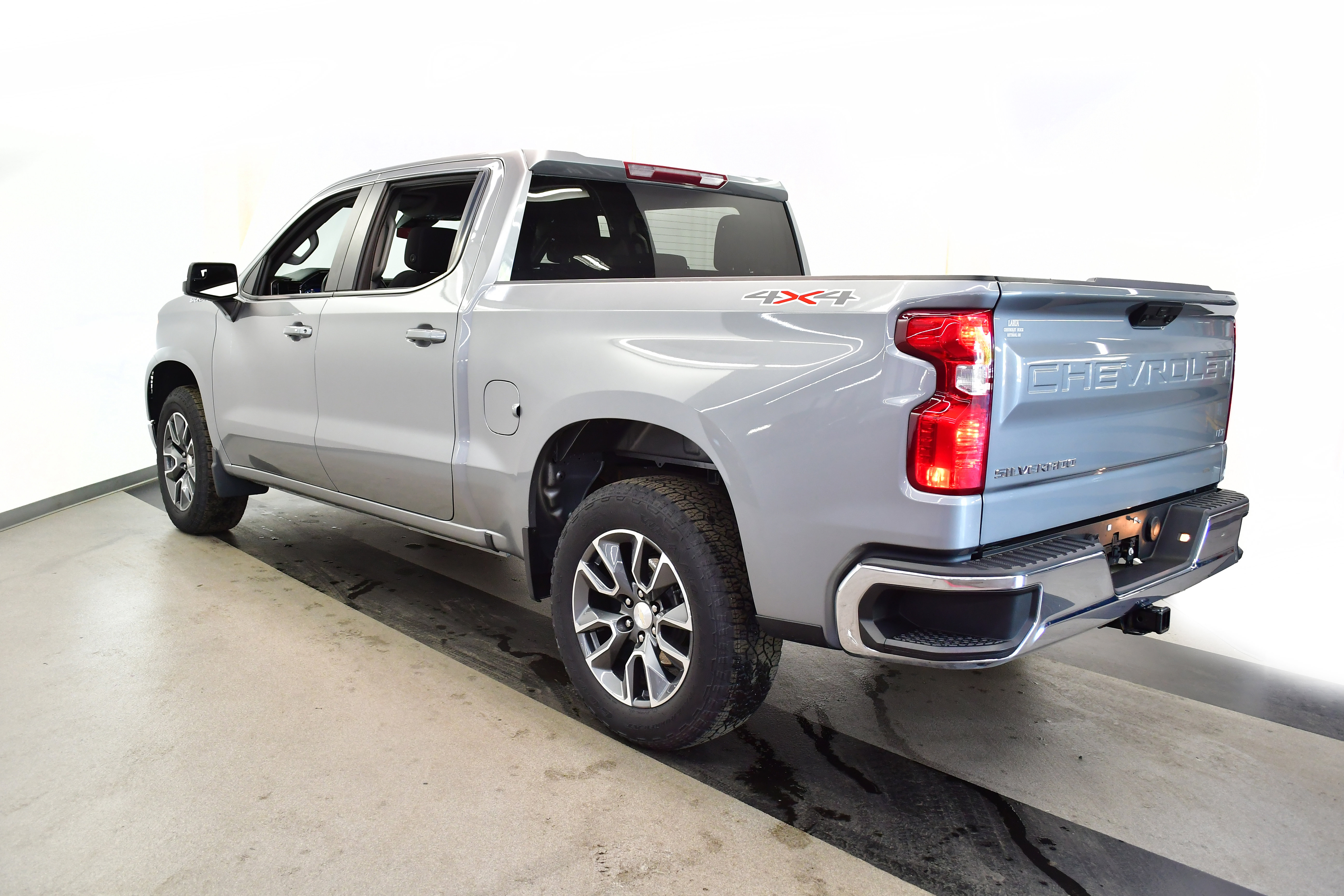 Used 2024 Chevrolet Silverado 1500 LT AWD/4WD image 5