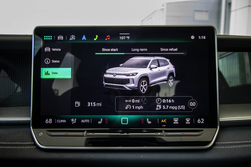Certified 2025 Volkswagen Tiguan SE R-Line FWD image 41