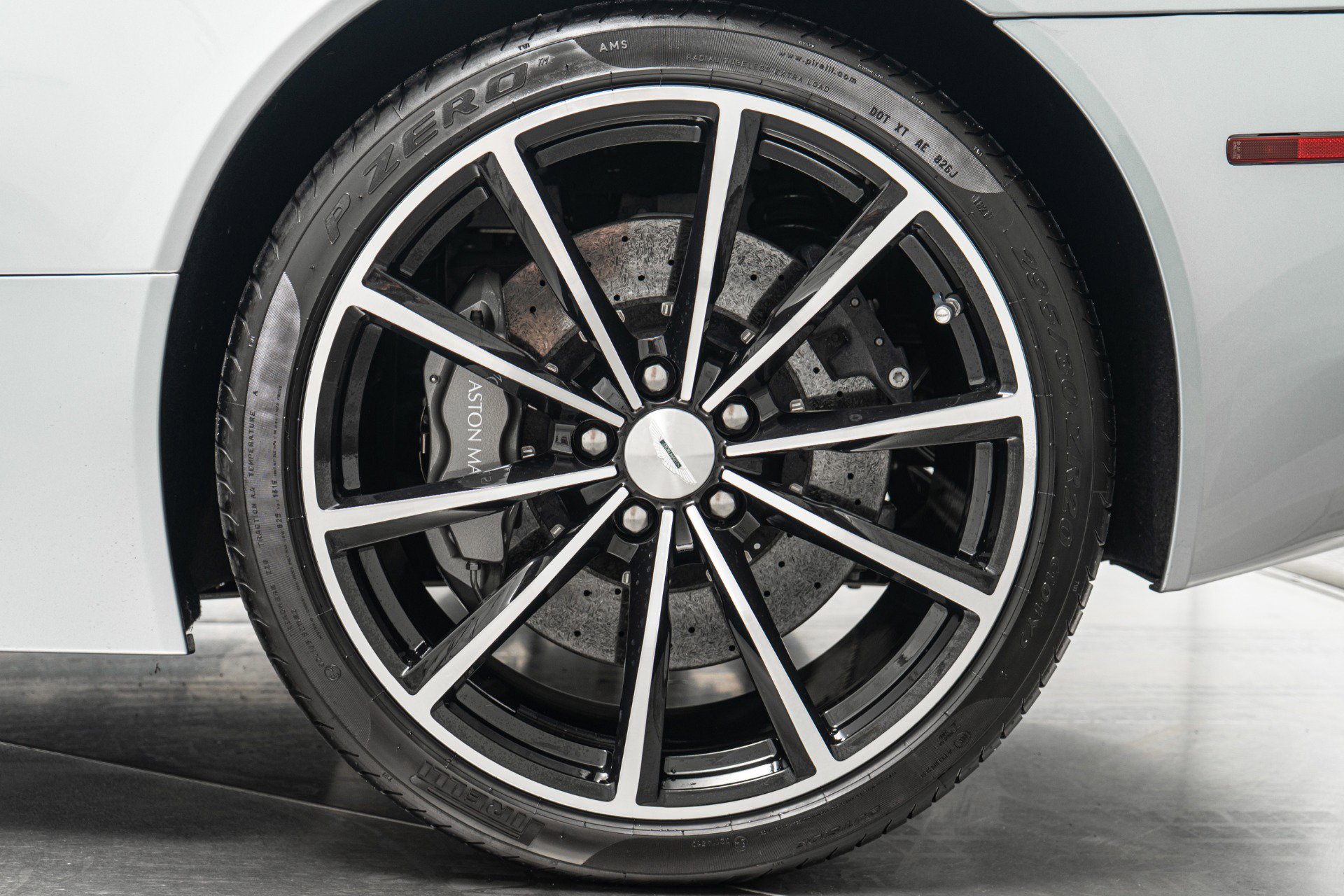 Used 2014 Aston Martin DB9 Volante image 11