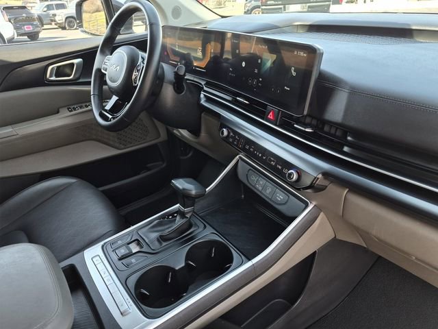 Used 2025 Kia Carnival image 11