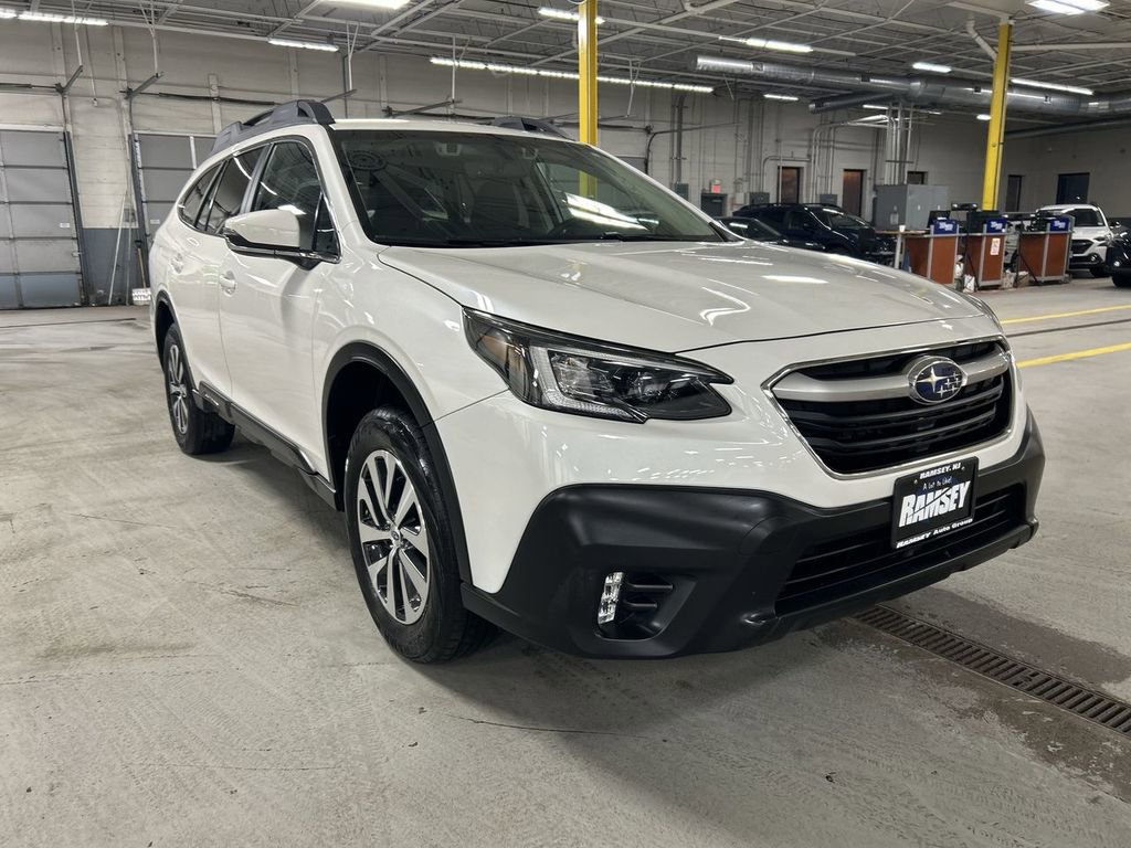 Used 2020 Subaru Outback Premium image 2