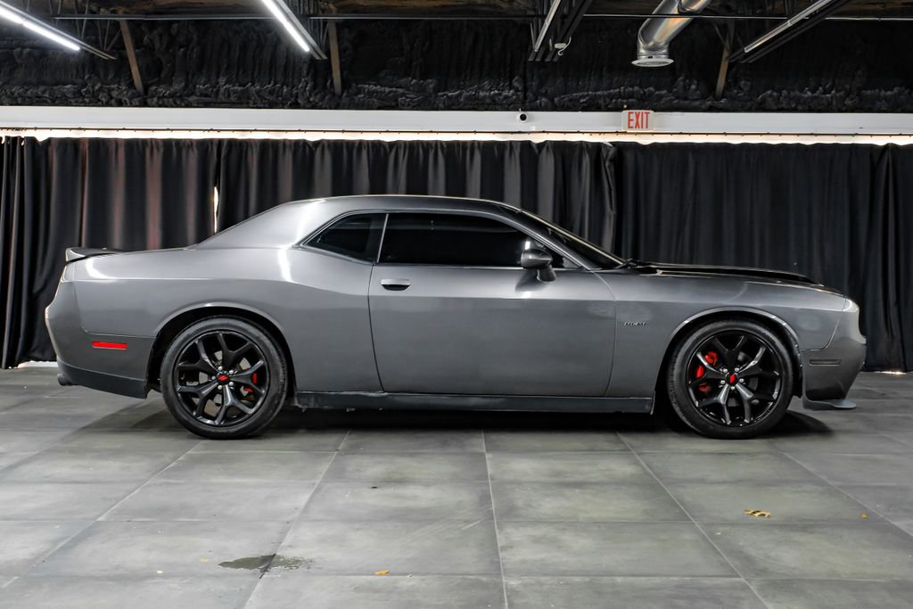 Used 2017 Dodge Challenger R/T RWD image 9