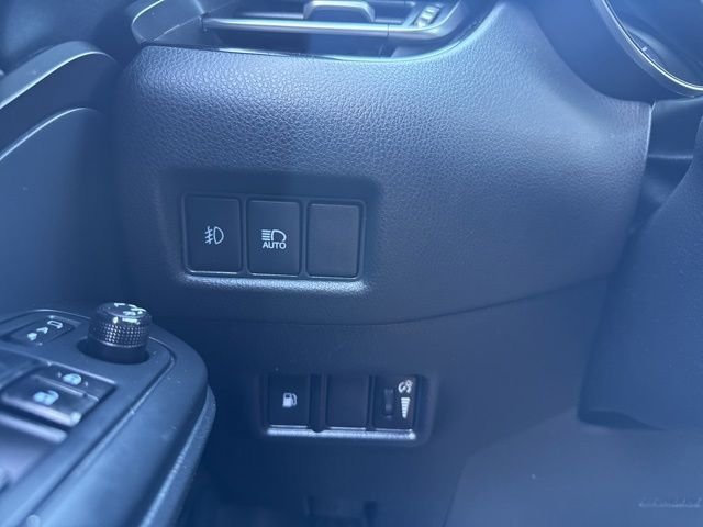 Used 2018 Toyota C-HR XLE FWD image 13