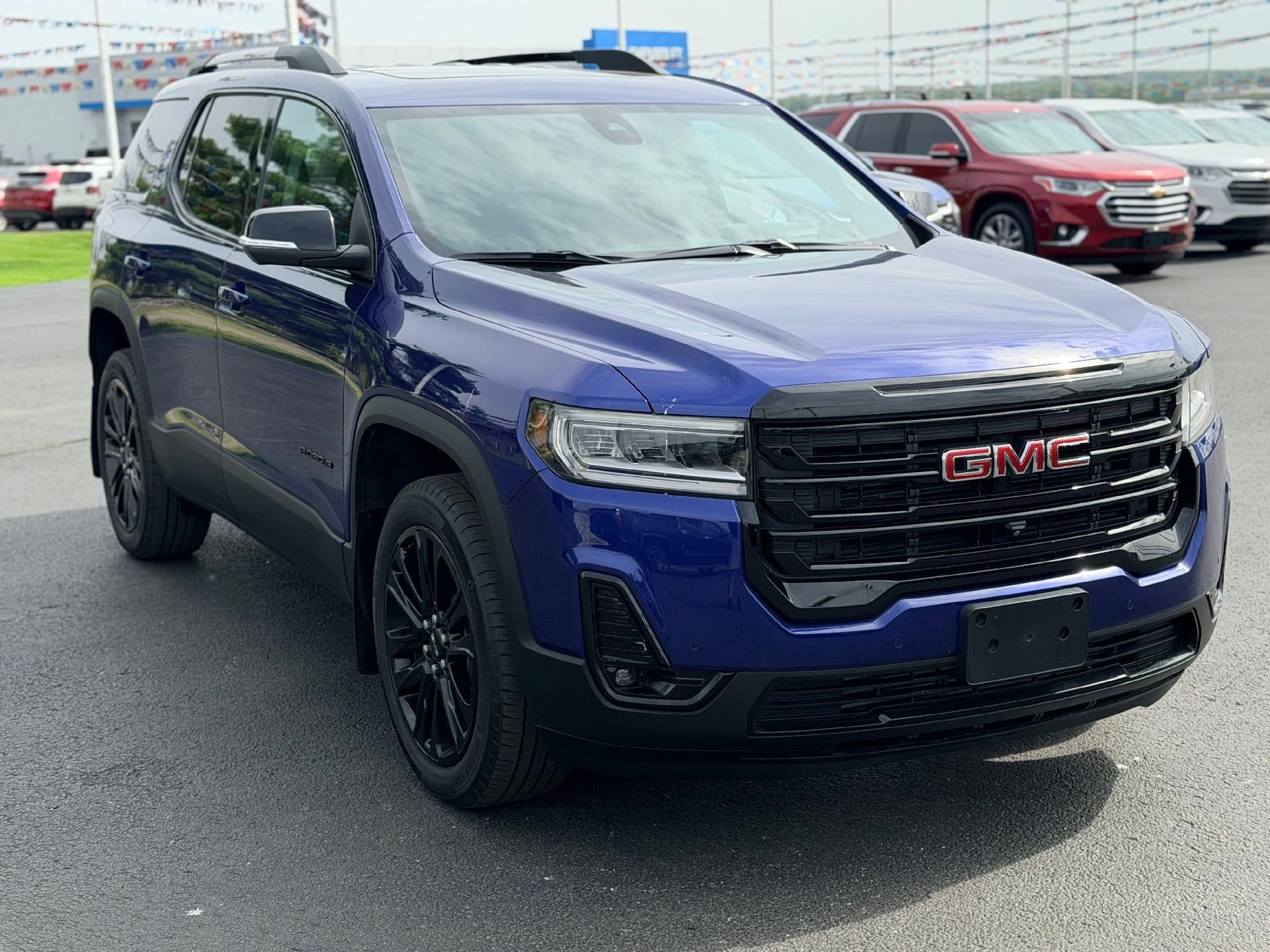 Used 2023 GMC Acadia SLT w/ Elevation Edition image 3