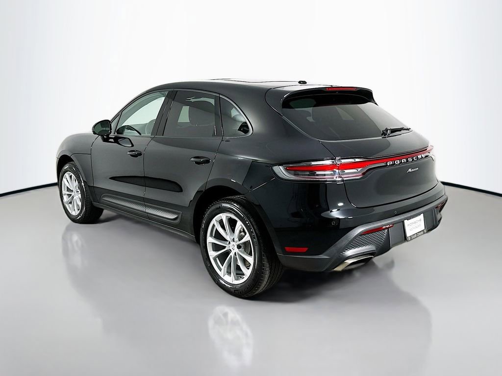 Used 2025 Porsche Macan image 3