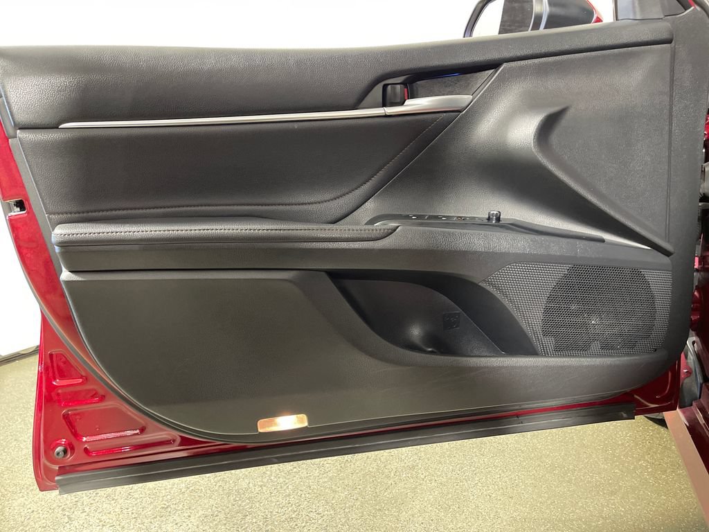 Certified 2018 Toyota Camry XLE FWD image 17