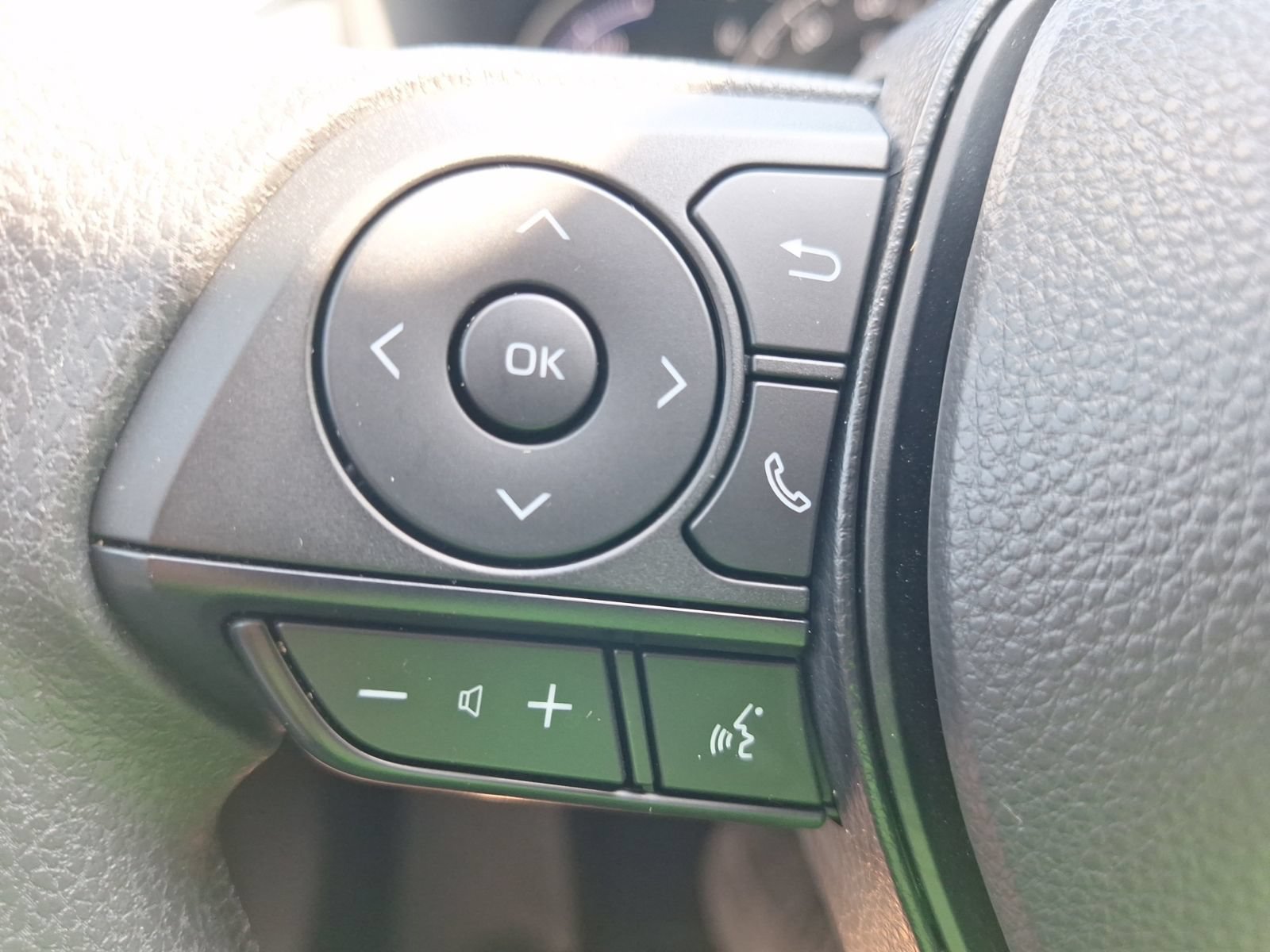Used 2025 Toyota RAV4 XLE w/ Convenience Package AWD/4WD image 21