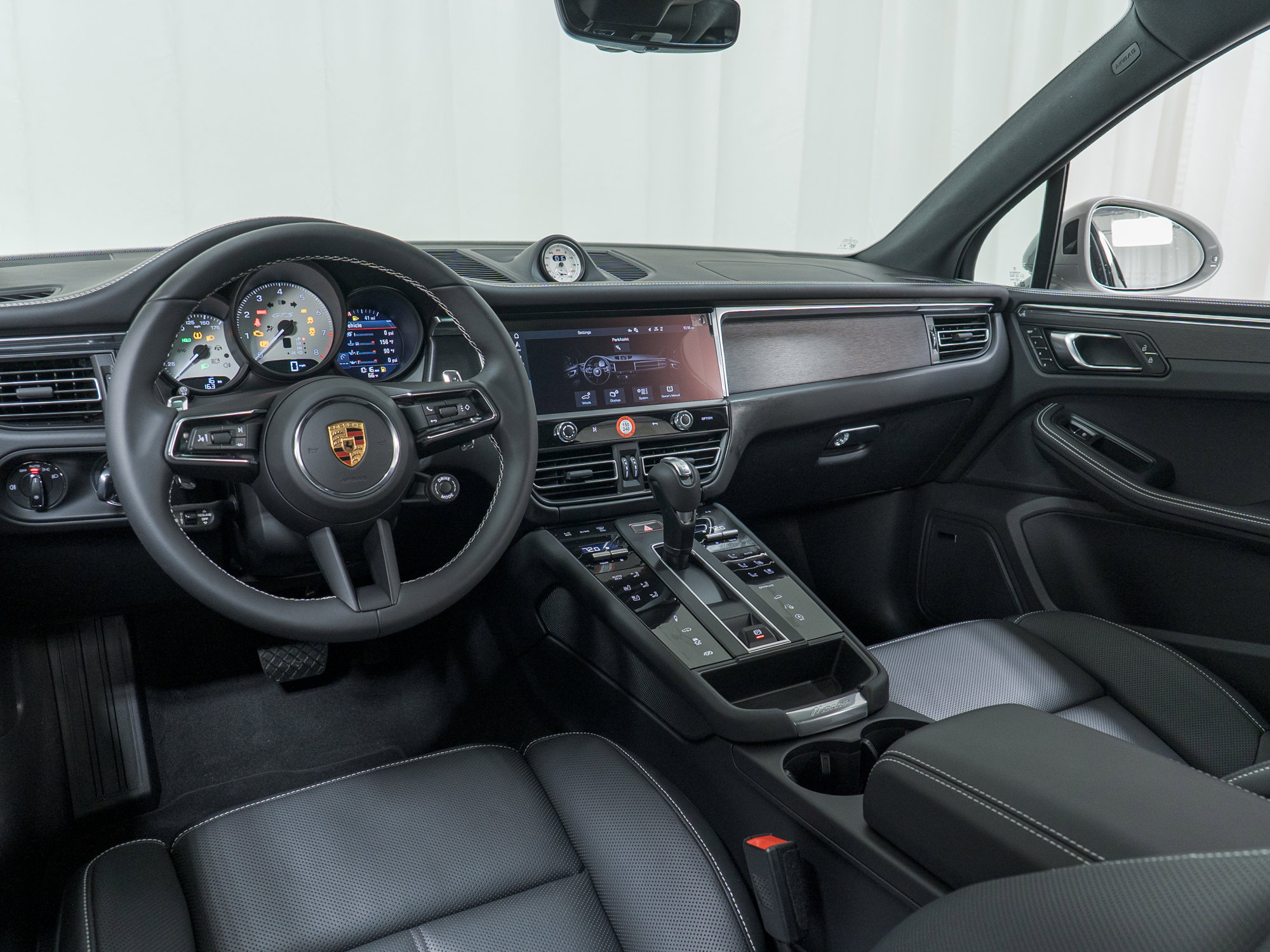 New 2026 Porsche Macan GTS image 21