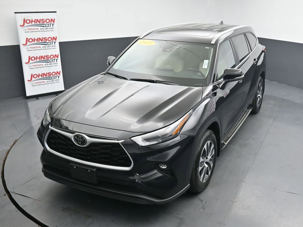 Used 2023 Toyota Highlander XLE AWD/4WD image 29