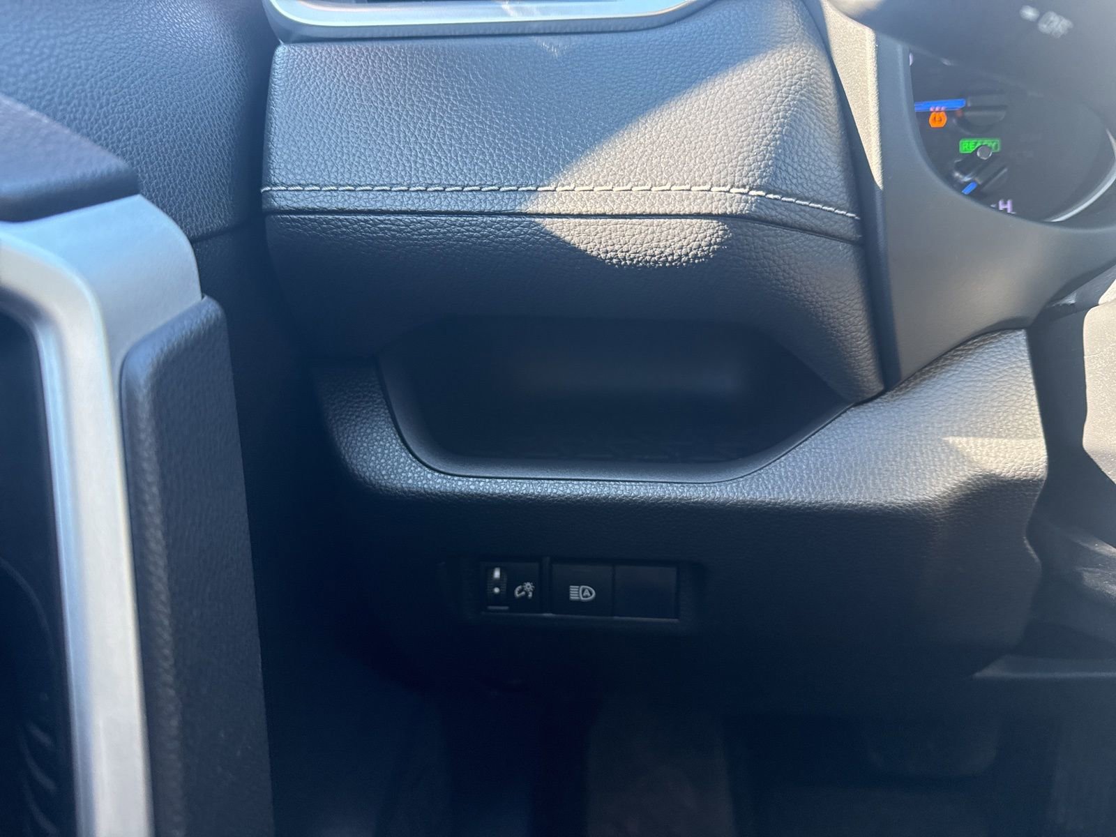 Used 2021 Toyota RAV4 LE image 23