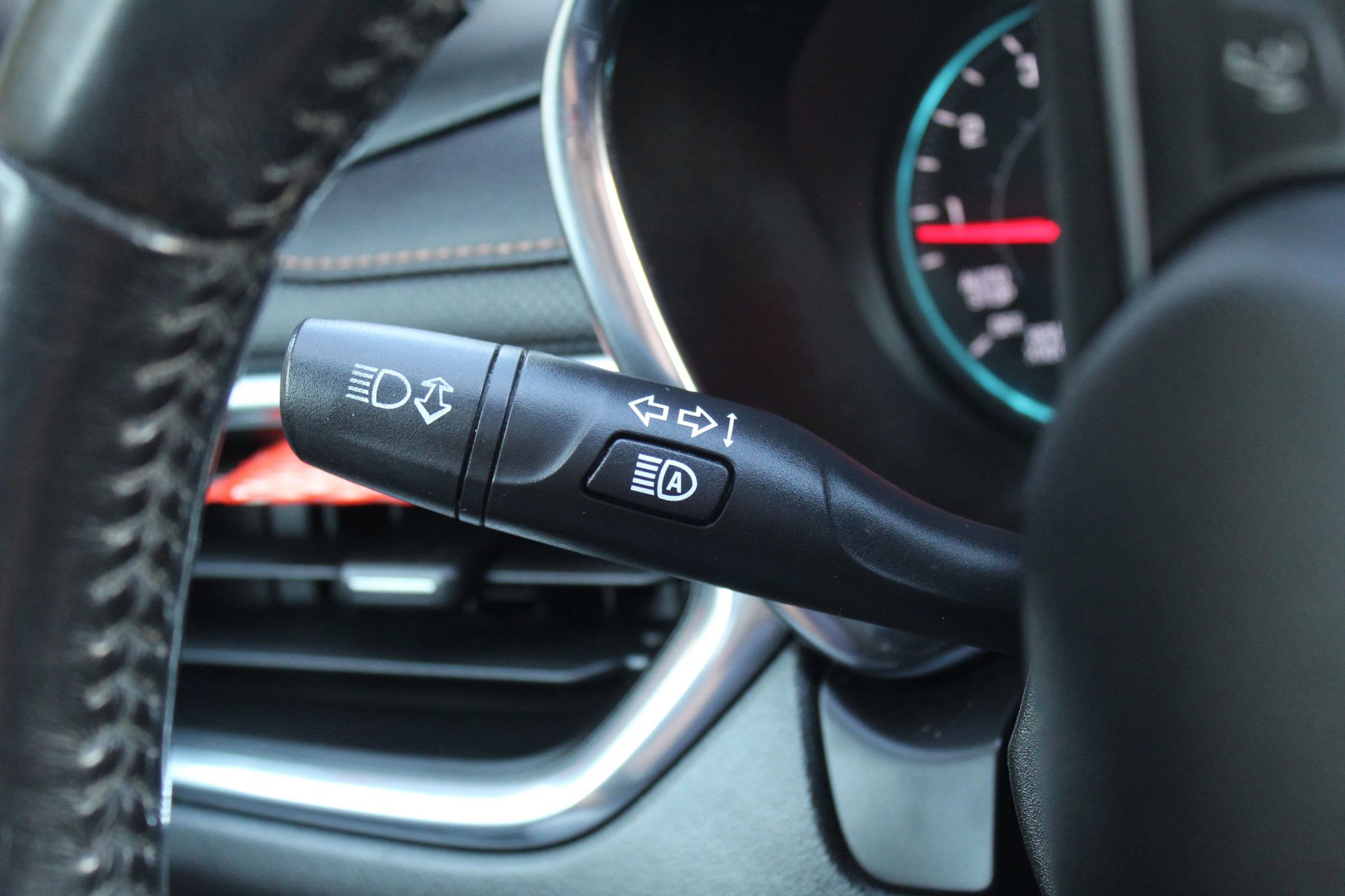 Used 2018 Chevrolet Equinox Premier image 38