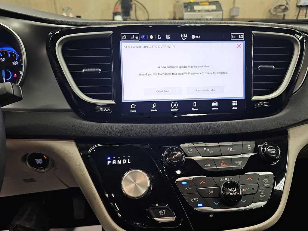 Used 2024 Chrysler Pacifica Touring-L image 20